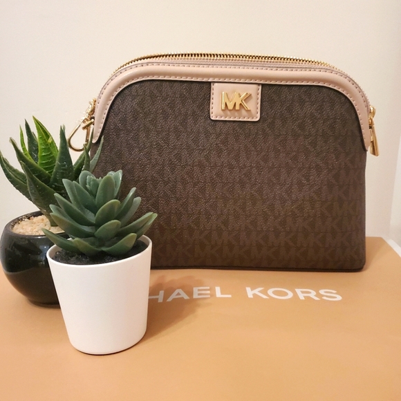 MICHAEL KORS BUCKET BAG - Picture 1 of 4